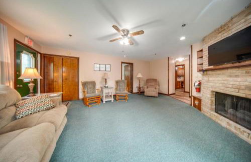 Lake Erie Getaway with Private Pool and Yard! - Foto 6