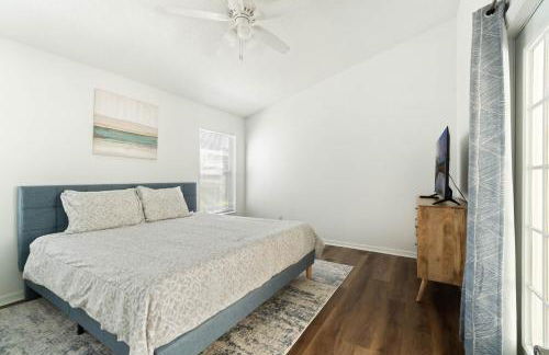 Luxury 4-Bedroom Home with Private Pool, Jacuzzi, AC, Wi-Fi, Cable TV, 5 Minutes from Disney - Foto 5