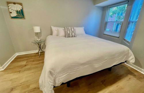 Aksarben Modern 1Bed ground level with parking - Foto 1