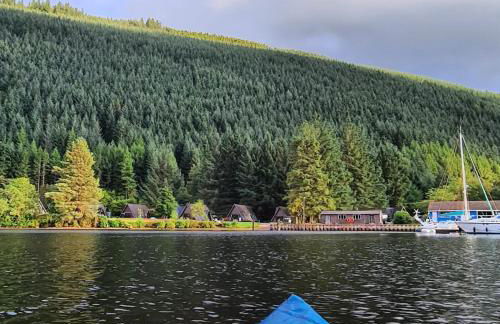 Bonnie Lodge-Lochside Location with Hot Tub - Photo 45
