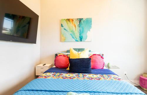 City Heights Townhome with Free Parking & 3 Baths - Foto 26