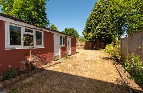 Large House for Groups with Huge Driveway - FREE PARKING - Photo 42