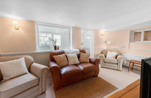 Prime Location - Southwold Gem - Sleeps 8 - Whole Cottage - Photo 31