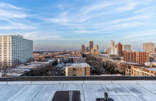Elegant Stylish Loft Oasis Uptown Rooftop WFH Gym - Photo 21
