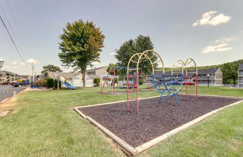 Lake & Pool Access: Lazy Days Condo w/ Balcony! - Foto 27