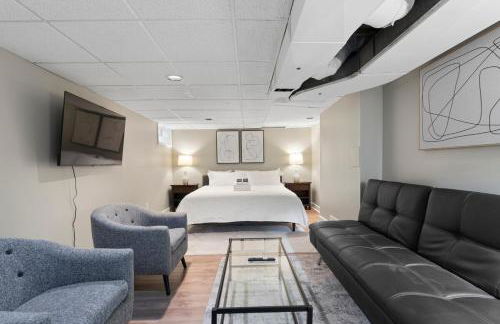 Inviting 4BR2BA in Oakley with 2 Park Spots & Lg Deck - Foto 16