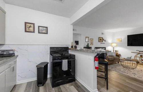 Pony Express 1BR | Pets OK + Laundry | Blue Door - Foto 6