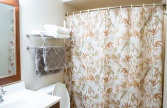 Elegant Turtle Bay Condo - Photo 14