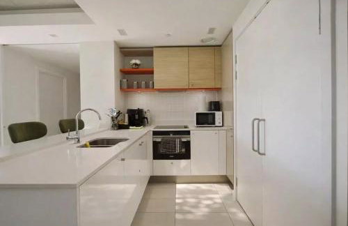 High Floor Modern 1BR Stunning Views Balcony Portable AC Free Parking - Photo 61