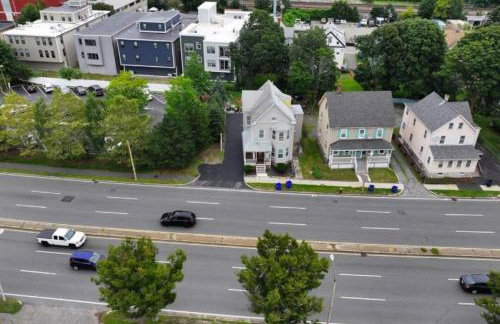 988 - 2 4BR Boston Cozy Getaway near Geneva Cliffs - Foto 17