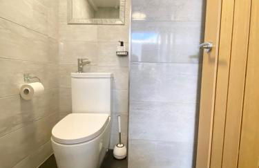 Modern 4-bed Cottage Llanwrst Town Centre & Parking - Snowdonia! near Betws-y-Coed - Photo 34