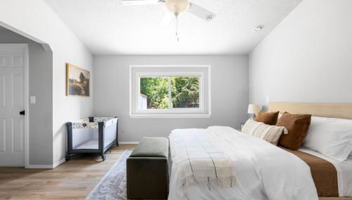 Stylish Renovation, Perfect for Families & Pets, Garage Parking, Sleeps 10 - Foto 4