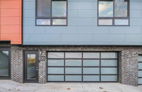 Luxurious Midtown Retreat with Elevator Access - Foto 47