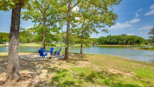 Relax Fireside! Waterfront Malakoff Home with Pool - Foto 3