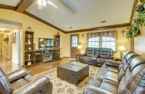 Pool and Large Covered Patio! Decatur Family Getaway - Foto 6