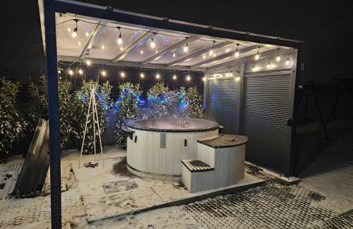 Domek na wyłączność ,bania z jacuzzi. Pobyt góry, jezioro, las. - Foto 3