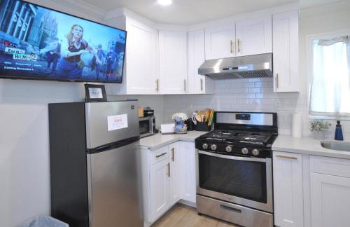 Cozy 2B1B Guest House with Private Entrance and Parking - Foto 27