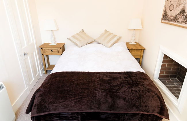 Silver City Apartments, Stylish 2 Bedroom Apartment - Photo 2