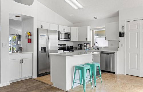 Amazing Pool Spacious 3BR House near Disney - Photo 9