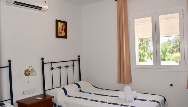 Villa in Sant Josep Near Cala Jondal Beach - Foto 4, Habitación