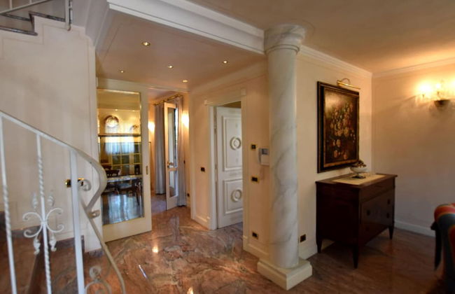 Luxurious Villa in Lombardy with Garden & Hot Tub - Photo 27