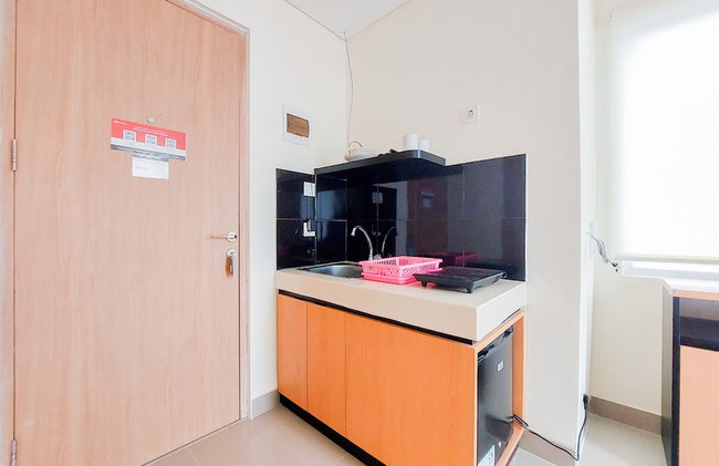 Homey And Comfort Studio Apartment At B Residence - Foto 9
