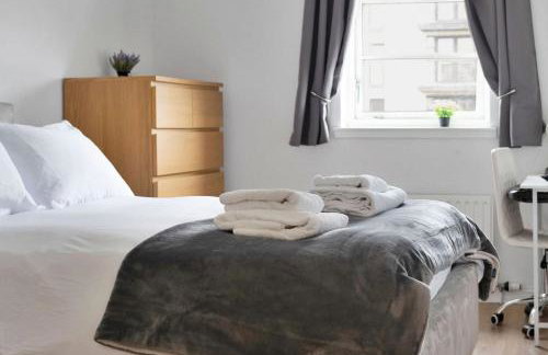 GuestReady - Stylish Apt w/ Parking near Edinburgh - Photo 22