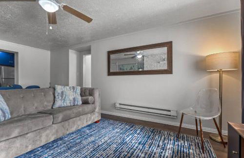 5BR Historic Home 5 min to Downtown Dallas with Large Balcony, 2 Dining Areas, 3 Fireplaces & Soaking Tub - Foto 26