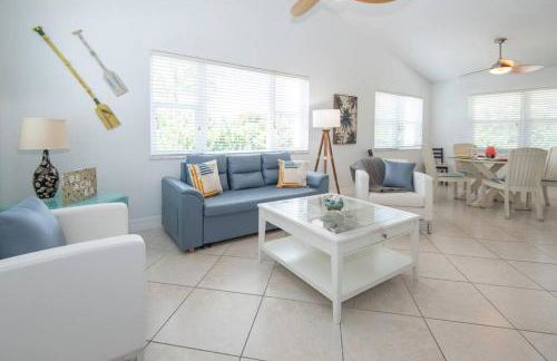 Surfside Beachfront Escape - Neat and Bright - Foto 28