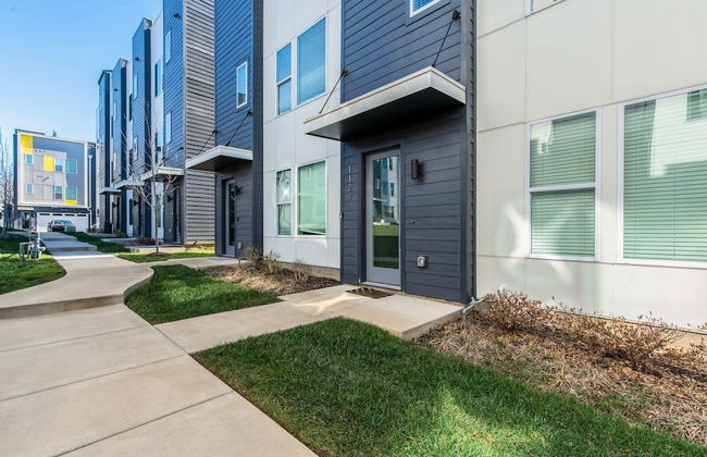 Spectacular Condo Rooftop Deck Great for Groups - Photo 19