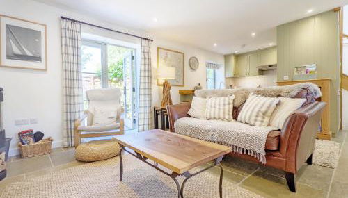 Hearnesbrook Barn , Emsworth - Photo 2