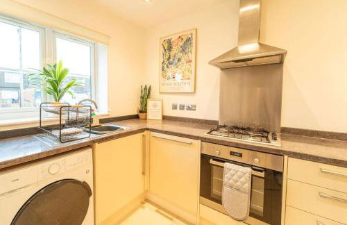 Perfect Getaway 3 Bedroom Home with Fast WiFi & Parking - Photo 18