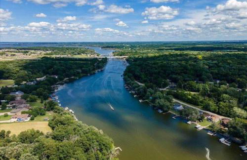 Boat Dock and Backyard Rock River Retreat - Foto 41