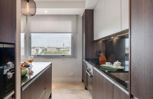 Modern Apartment with Stunning Views of Plaza Colón - Photo 6