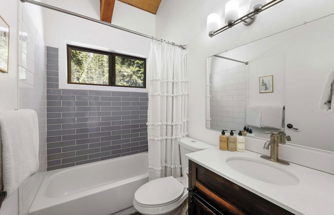 Bright & Modern Cabin Luxury Home in Carnelian Bay! - Foto 15