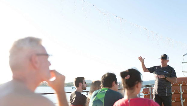 Ouvindo as explicações do guia