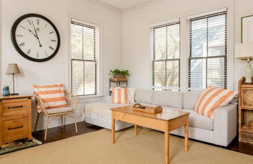 Elegant Sunlit Home with Private Rooftop Oasis - Foto 17