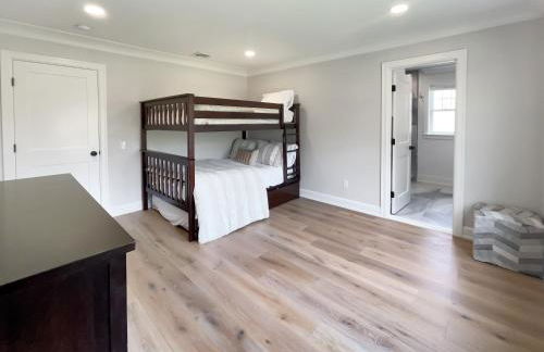 New Construction Modern Luxury Retreat w 6 Beds - Foto 25