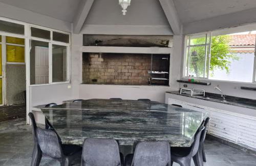 Casa 30 metros da praia com wifi e garagem 6 carros - Photo 5