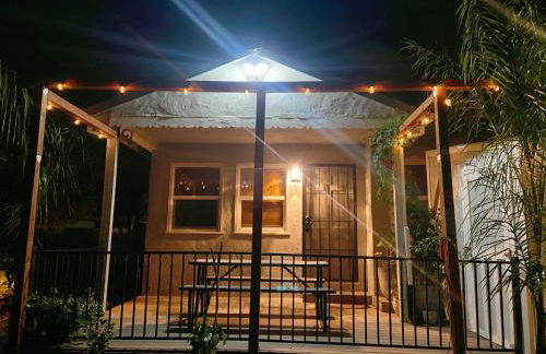 Sweet Home with Ample Parking Only 2mins to Freeway - Foto 8