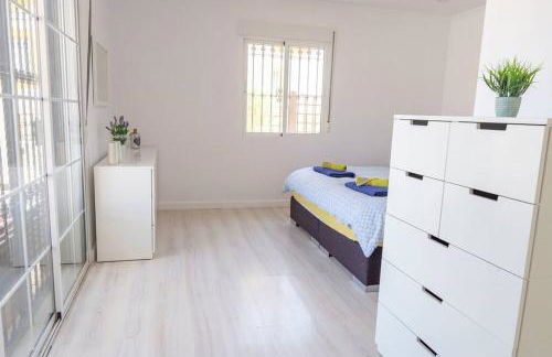 Casa Lilly-Rose, a beautiful 3 bedroom detached villa a short walk to the Villamartin Plaza & Golf course - Foto 27