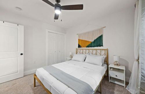 Spacious 6 Bed House near Airport, Pet-Friendly, Close to AFB - Photo 18