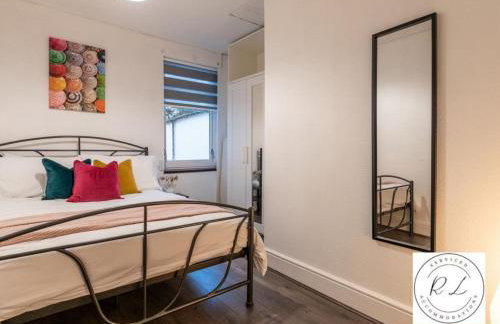 Elegant Wigston Getaway - Modern Comfort & Free Parking - Foto 6