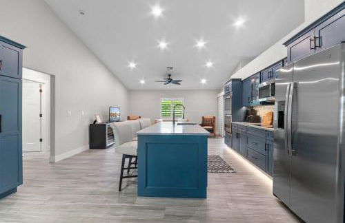 Modern Luxury Retreat in Naples - Photo 38