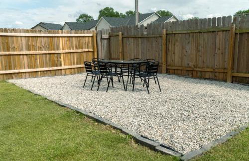 Lockmoor Landing 4BR Family Home with Office, Firepit & Large Backyard - Photo 15