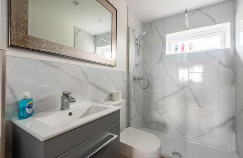 Luxurious 3 bedroom house now with FULL FIBRE INTERNET Shangri la in village of Alfrick with driveway parking for 3 cars in an area of outstanding natural beauty, superb walking,close to Worcester, Malvern showground, theatre, Malvern hills, dogs welcome - Photo 41