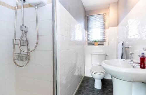 Stylish 3BR Contractor Friendly Long Stays - Photo 23