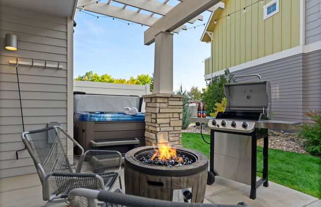 Quiet Urban Community – Designer Home W/ Hot Tub! - Foto 30