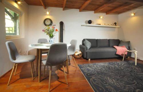 Drewniany domek nad jeziorem w Sitnie - Foto 4