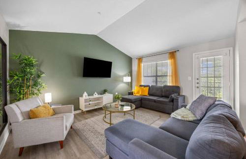 Courts & Pool - Sleeps 12 - Family Oasis - Photo 7